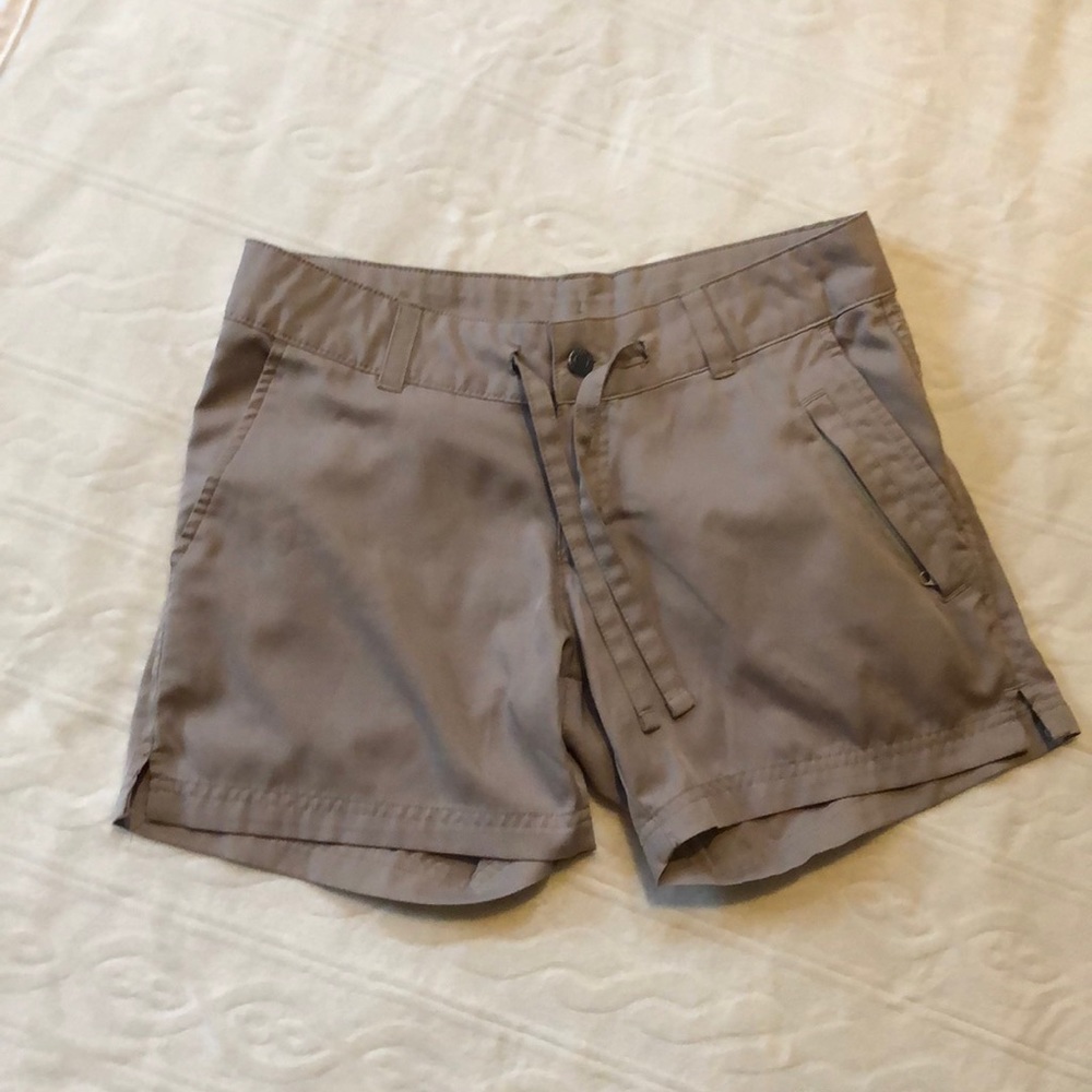 Kaki shorts